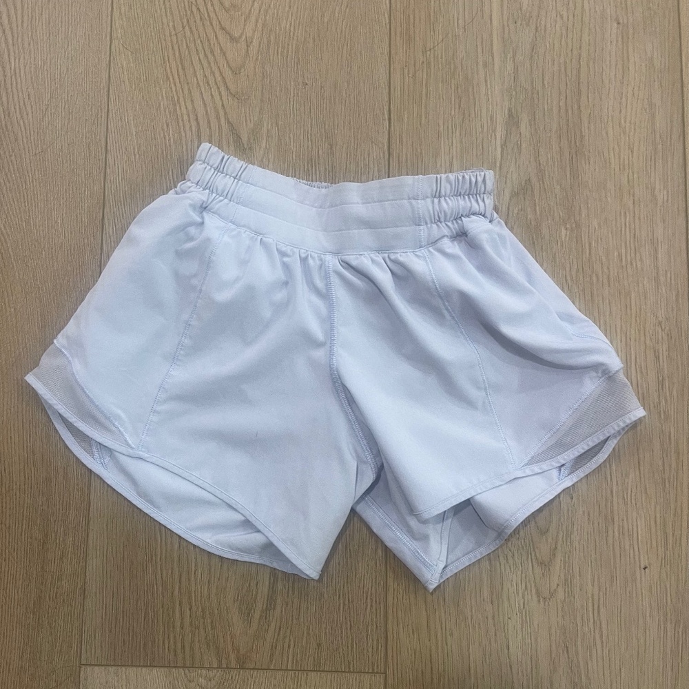 Lululemon Hotty Hot Low-Rise Lined Short 2.5" Size 2